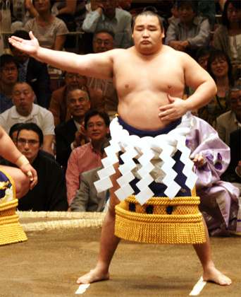 雲竜型のせり上がり(鶴竜・2014年5月場所初日)
