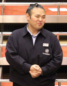 湊川親方(元貴景勝)