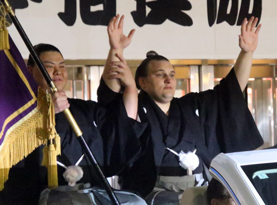 青パレード2025-11-23-18-49-