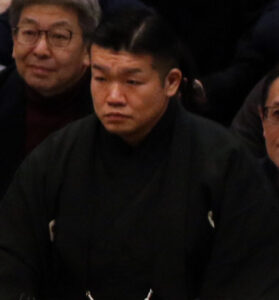 楯山親方（元誉富士）