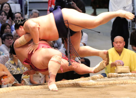 大の里必死の相撲