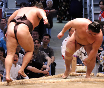 霧島隆の勝を退ける