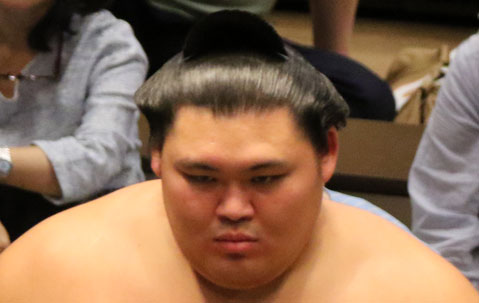 ◆26秋６日目　藤ノ川、安青錦十分の体勢から逆転