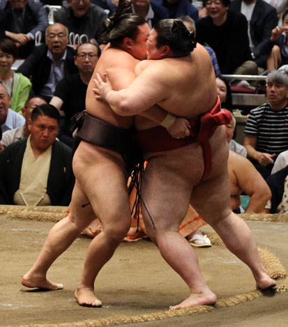 霧島に敗れ熱海富士3敗