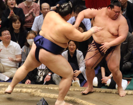 大の里自分の相撲で圧倒