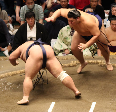 大の里引き落とし勝利