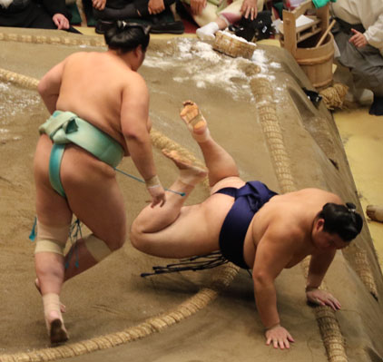 大の里、琴櫻に敗れ連敗
