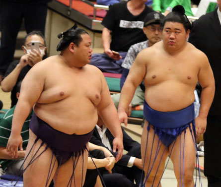 美ノ海（左）と藤ノ川