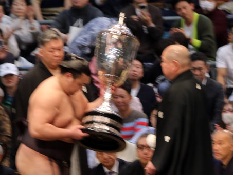 三月場所優勝の霧島